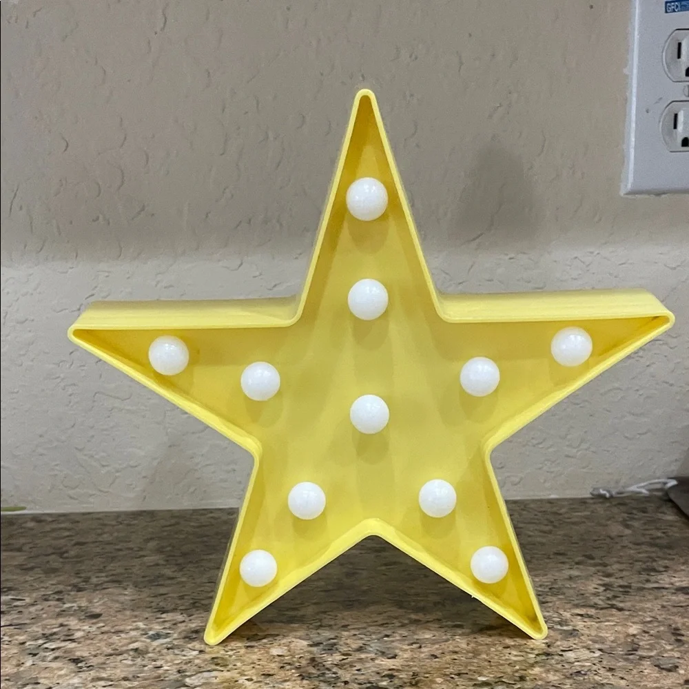Yellow Star LED Battery Powered Light